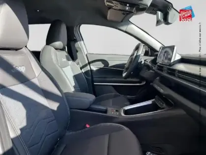 Photo 19 Jeep Avenger  1.2 Turbo T3 110ch MHEV Summit BVR6 eHybrid