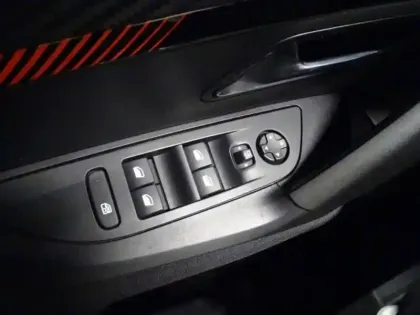 Photo 12 Peugeot 2008  1.2 PureTech 130ch S&S Active Pack EAT8