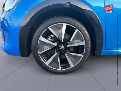 Photo 9 Peugeot 208  e- 136ch GT Camera