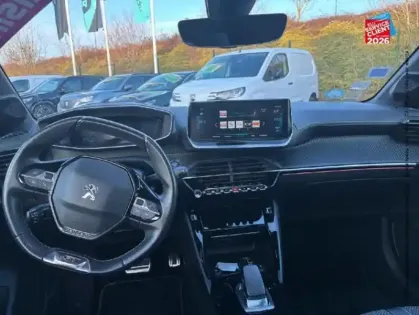 Photo 14 Peugeot 208  e- 136ch GT Camera