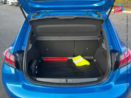 Photo 13 Peugeot 208  e- 136ch GT Camera