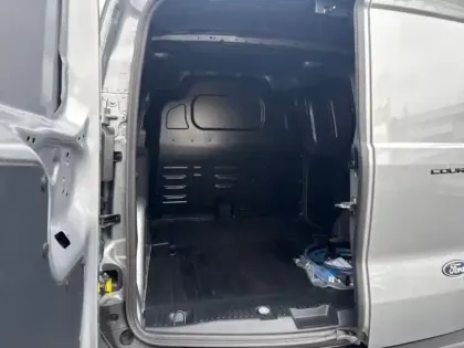 Photo 8 Ford Transit Courier  Electrique 100 kW 136ch Limited