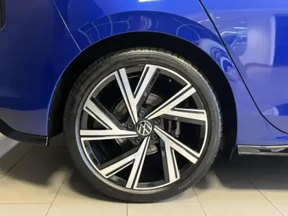 Photo 8 Volkswagen Golf  1.5 eTSI OPF 150ch R-Line DSG7