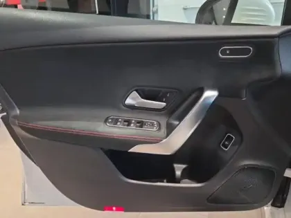 Photo 14 Mercedes Classe A  Berline 200 163ch AMG Line 7G-DCT