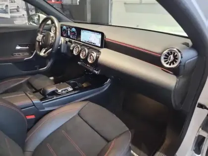 Photo 8 Mercedes Classe A  Berline 200 163ch AMG Line 7G-DCT