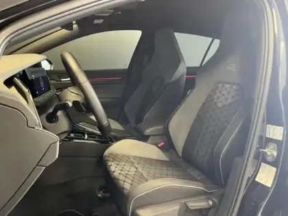 Photo 13 Volkswagen Golf  1.5 eTSI OPF 150ch R-Line DSG7