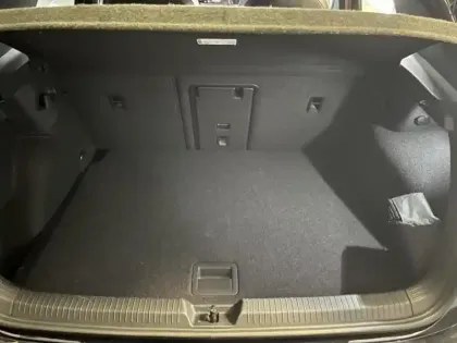 Photo 12 Volkswagen Golf  1.5 eTSI OPF 150ch R-Line DSG7