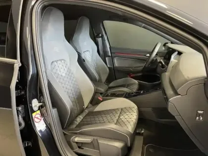 Photo 10 Volkswagen Golf  1.5 eTSI OPF 150ch R-Line DSG7