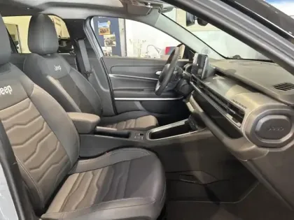 Photo 9 Jeep Avenger  1.2 Turbo T3 110ch MHEV Summit BVR6 eHybrid