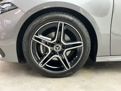 Photo 8 Mercedes Classe A 180 d AMG Line