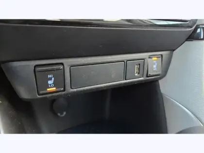 Photo 14 Toyota Yaris Hybride 116h Iconic