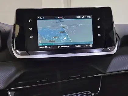 Photo 18 Peugeot 208  PureTech 75 S&S BVM5