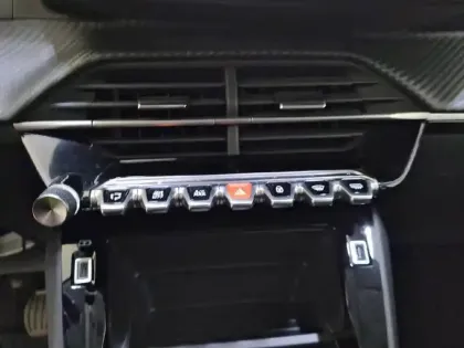 Photo 55 Peugeot 208  PureTech 75 S&S BVM5