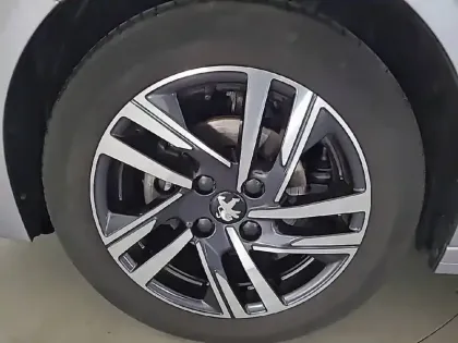 Photo 43 Peugeot 208  PureTech 75 S&S BVM5