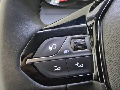 Photo 57 Peugeot 208  PureTech 75 S&S BVM5