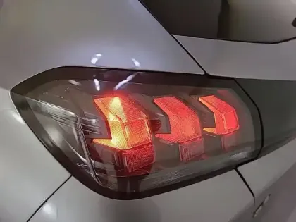 Photo 16 Peugeot 208  PureTech 75 S&S BVM5