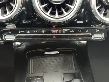 Photo 14 Mercedes Classe A  250 e 8G-DCT