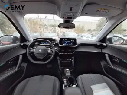 Photo 7 Peugeot 2008  Electrique 136 ch