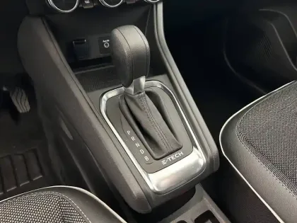 Photo 12 Renault Captur  E-Tech full hybrid 145