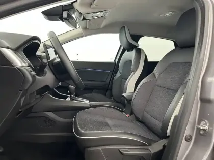 Photo 9 Renault Captur  E-Tech full hybrid 145