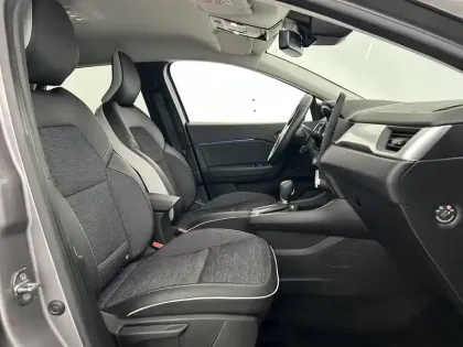 Photo 13 Renault Captur  E-Tech full hybrid 145