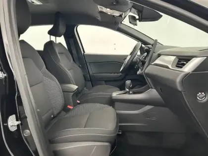 Photo 13 Renault Captur  E-Tech full hybrid 145 ch