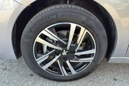 Photo 8 Peugeot 208  PureTech 100 S&S EAT8