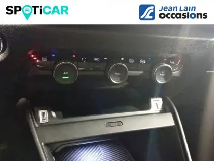 Photo 35 Citroën C4 e- 136 ch Automatique