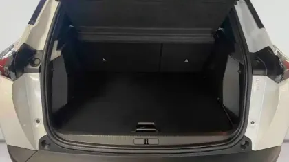 Photo 11 Peugeot 2008  PureTech 130 S&S BVM6