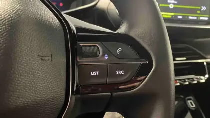 Photo 24 Peugeot 2008  PureTech 130 S&S BVM6