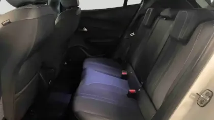 Photo 10 Peugeot 2008  PureTech 130 S&S BVM6