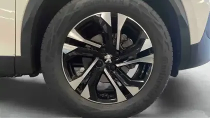 Photo 13 Peugeot 2008  PureTech 130 S&S BVM6