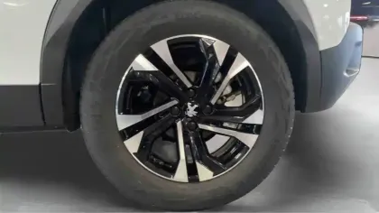 Photo 15 Peugeot 2008  PureTech 130 S&S BVM6