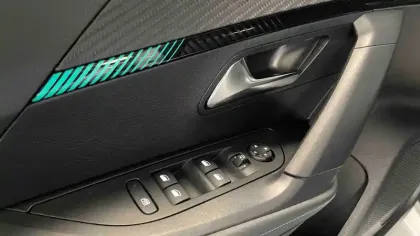 Photo 29 Peugeot 2008  PureTech 130 S&S BVM6