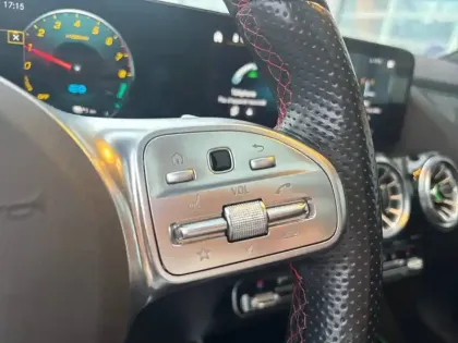 Photo 53 Mercedes GLA  250 e 8G-DCT