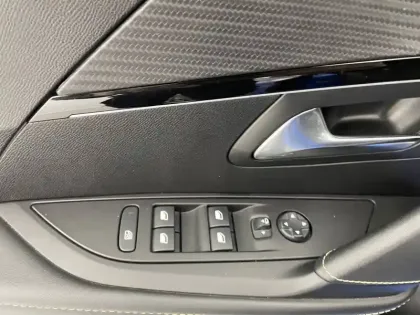 Photo 31 Peugeot 208  Electrique 50 kWh 136ch