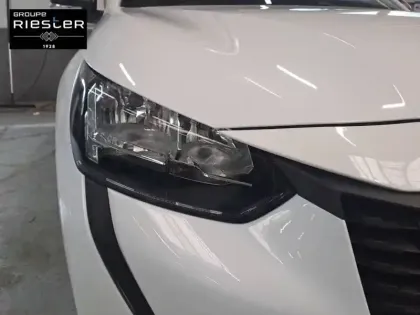 Photo 15 Peugeot 208  PureTech 75 S&S BVM5