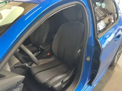 Photo 9 Peugeot 208  Electrique 50 kWh 136ch