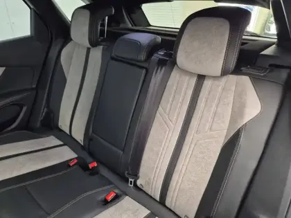 Photo 24 Peugeot 3008  Hybrid4 300 e-EAT8