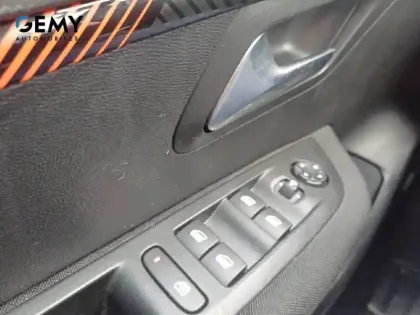 Photo 18 Peugeot 208  Electrique 50 kWh 136ch