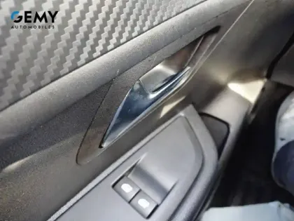 Photo 20 Peugeot 208  PureTech 75 S&S BVM5