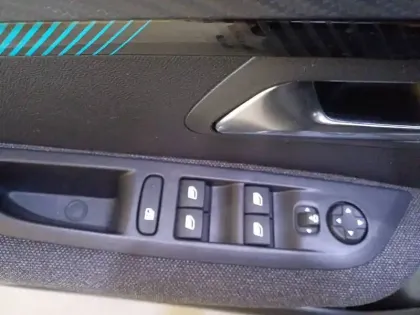 Photo 29 Peugeot 208  PureTech 75 S&S BVM5