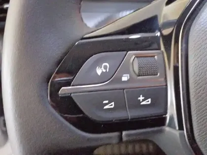 Photo 57 Peugeot 208  PureTech 75 S&S BVM5