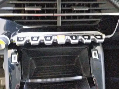 Photo 55 Peugeot 208  PureTech 75 S&S BVM5