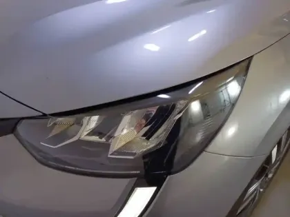 Photo 15 Peugeot 208  PureTech 75 S&S BVM5