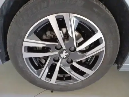 Photo 43 Peugeot 208  PureTech 75 S&S BVM5