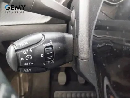 Photo 56 Peugeot 208  BLUEHDI 100 S&S BVM6