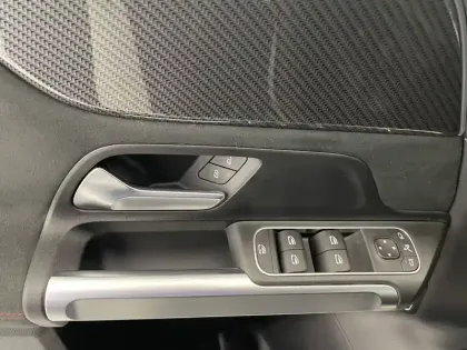 Photo 94 Mercedes GLB  200 d 8G-DCT