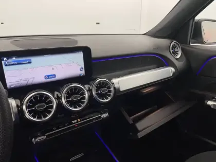 Photo 61 Mercedes GLB  200 d 8G-DCT