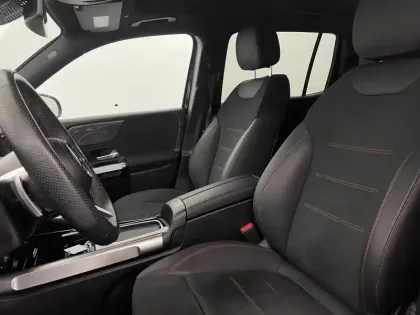 Photo 82 Mercedes GLB  200 d 8G-DCT